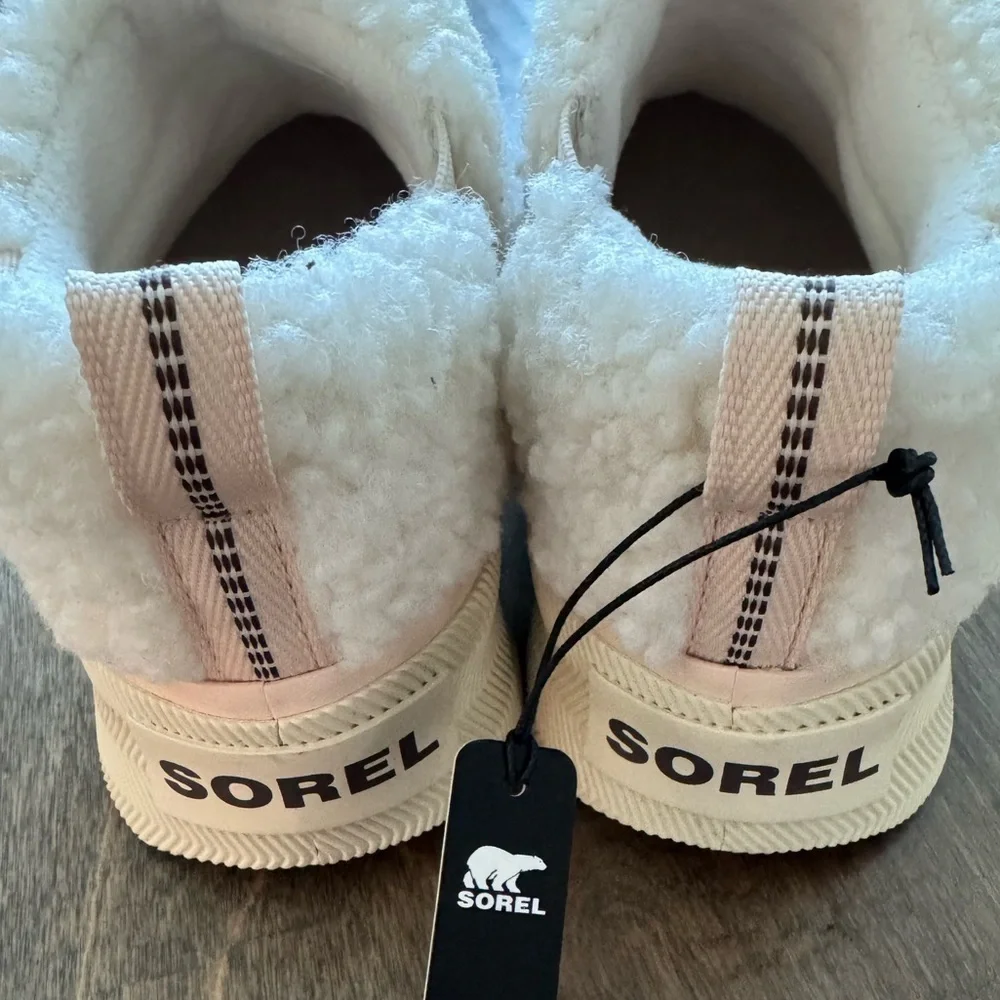 Sorel Out N About IV Mini Puffy Bootie Natural Cream Wedge Shoes Size 7.5 New